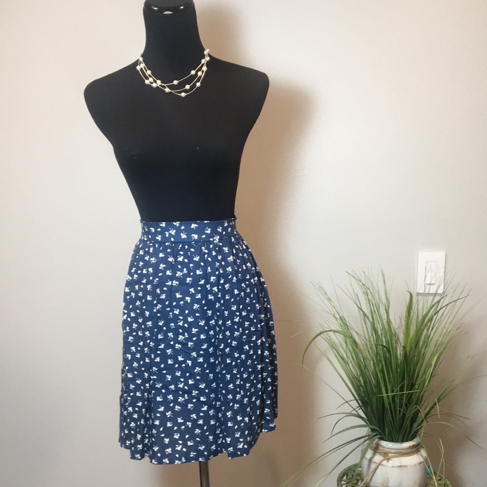 SALE‼️Many Belles Down Blue floral flowy Skirt